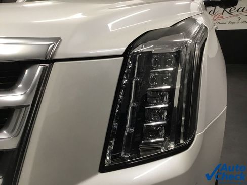 Used 2017 Cadillac Escalade Premium Luxury image 15
