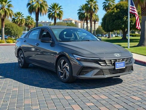 Certified 2025 Hyundai Elantra Sport image 3