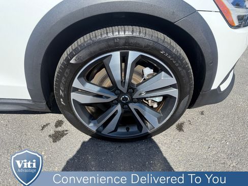 Certified 2025 Volvo V60 B5 Cross Country Plus AWD/4WD image 14