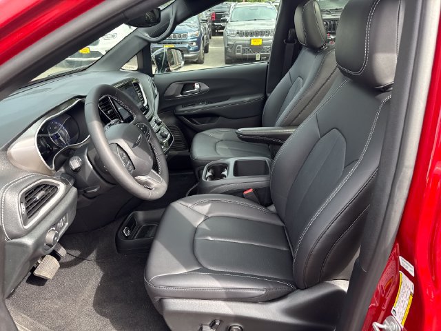 New 2025 Chrysler Pacifica Select AWD/4WD image 15