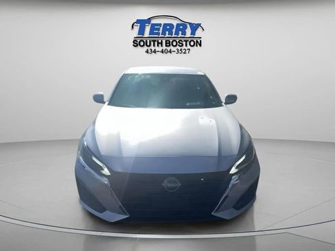 Used 2023 Nissan Altima 2.5 SV FWD image 2