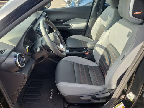 Used 2023 Nissan Kicks SR w/ SR Premium Package FWD image 21