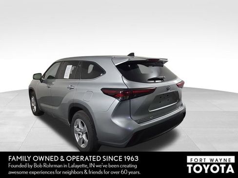 Used 2025 Toyota Highlander LE AWD/4WD image 9