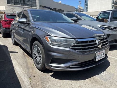 Used 2021 Volkswagen Jetta SE w/ SE Cold Weather Package FWD image 2