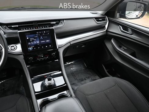 Used 2023 Jeep Grand Cherokee L Laredo image 21