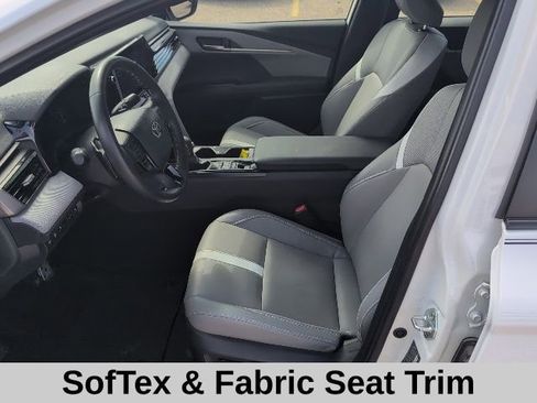 Used 2025 Toyota Camry SE w/ Multimedia Upgrade Package image 12