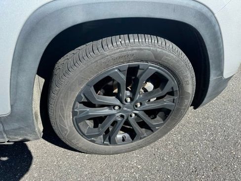 Used 2021 GMC Terrain SLT w/ Infotainment Package II AWD/4WD image 10