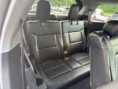 Used 2021 Ford Explorer XLT w/ Equipment Group 202A AWD/4WD image 12
