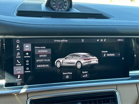 Used 2019 Porsche Panamera 4S image 38