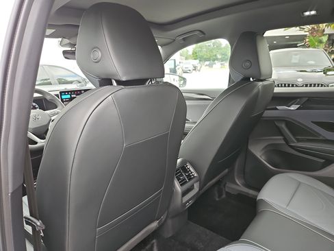 New 2026 Volkswagen Tiguan SE R-Line image 10