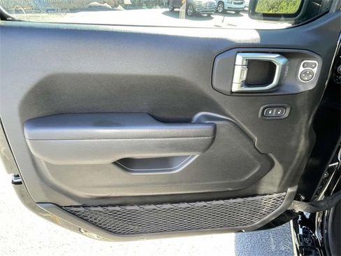 Used 2023 Jeep Wrangler Sport S image 16