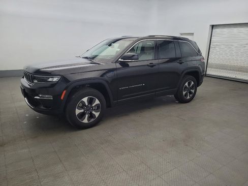 Used 2023 Jeep Grand Cherokee 4WD 4xe image 2
