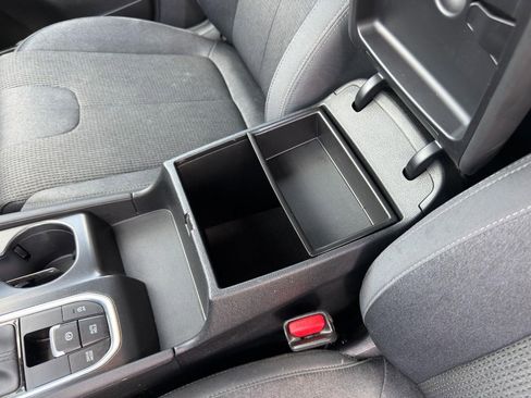 Used 2019 Hyundai Santa Fe SEL FWD image 12
