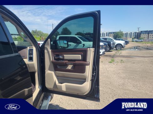 Used 2018 RAM 1500 Laramie w/ Convenience Group AWD/4WD image 16