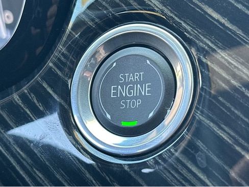 Certified 2025 Cadillac XT6 Premium Luxury w/ Technology Package FWD image 34