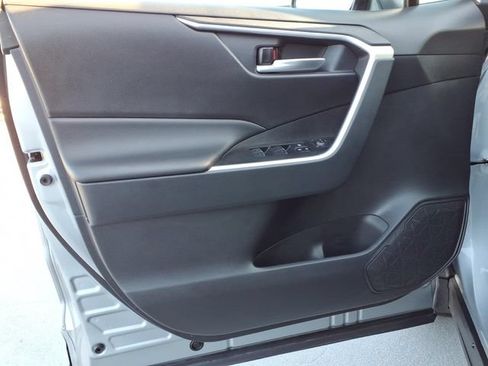 Used 2025 Toyota RAV4 XLE AWD/4WD image 13