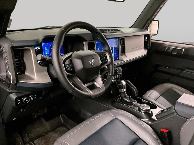 Used 2024 Ford Bronco Outer Banks w/ Sasquatch Package AWD/4WD image 12