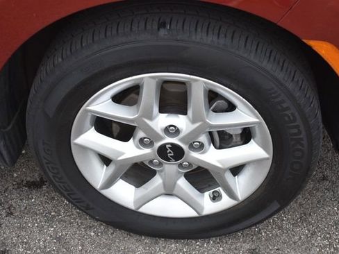Used 2023 Kia Soul LX w/ LX Technology Package FWD image 11