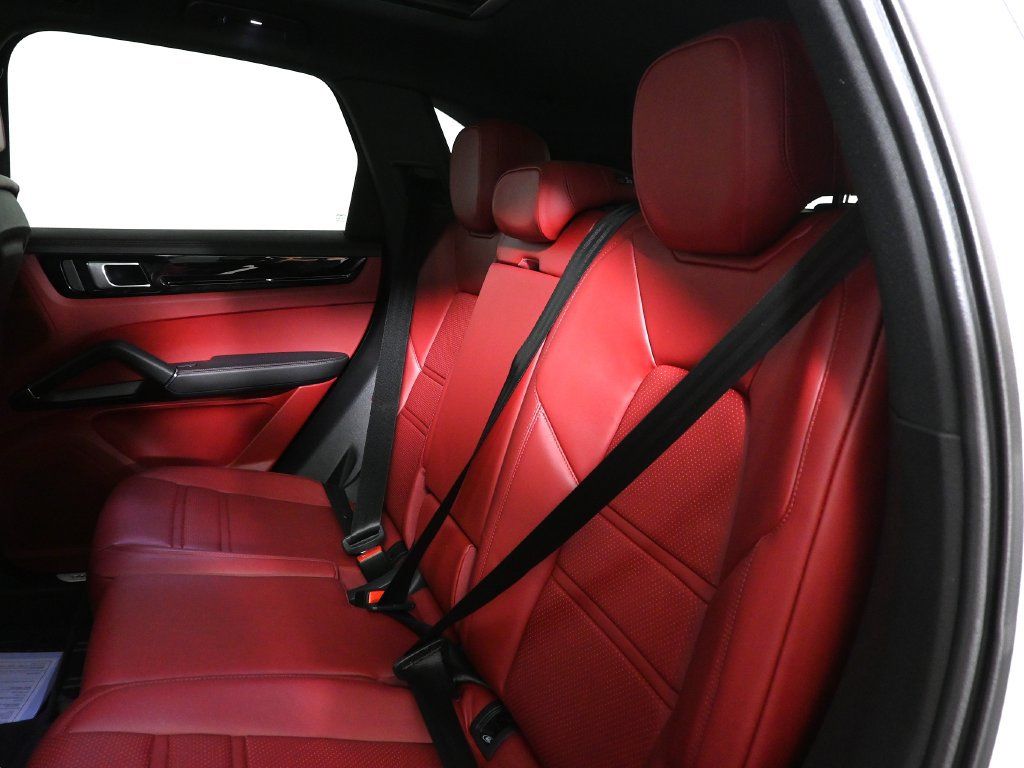 Used 2023 Porsche Cayenne AWD/4WD image 36
