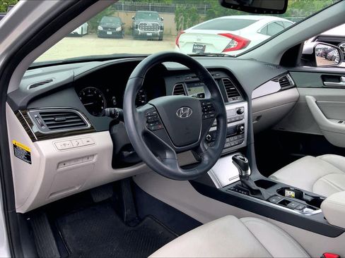 Used 2017 Hyundai Sonata Limited w/ Ultimate Package 04 FWD image 18