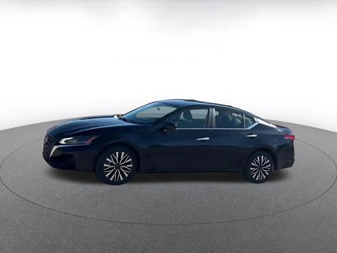 Used 2025 Nissan Altima 2.5 SV image 8