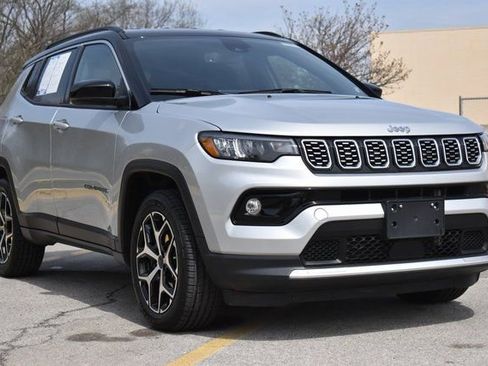 Used 2025 Jeep Compass Limited AWD/4WD image 3