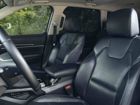 Used 2025 Kia Telluride S FWD image 17