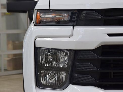 Used 2024 Chevrolet Silverado 2500 Custom w/ Custom Value Package image 12