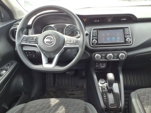 Used 2022 Nissan Kicks S FWD image 11