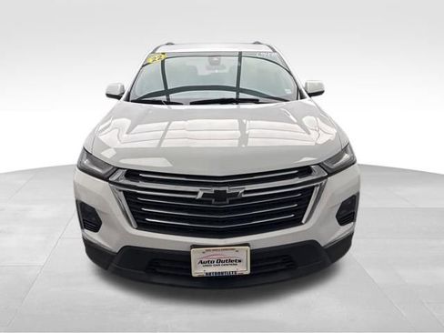 Used 2022 Chevrolet Traverse LT image 2