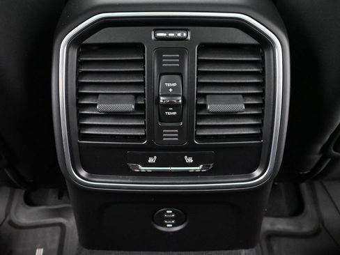 Used 2026 Porsche Macan S image 8