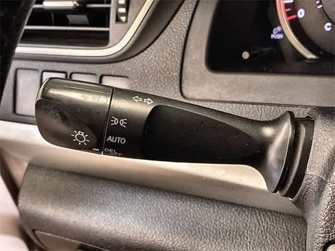 Used 2016 Toyota Camry SE image 27