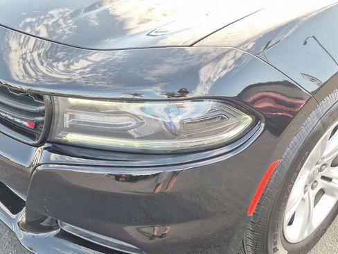 Used 2015 Dodge Charger SE w/ Power Sunroof Group RWD image 9