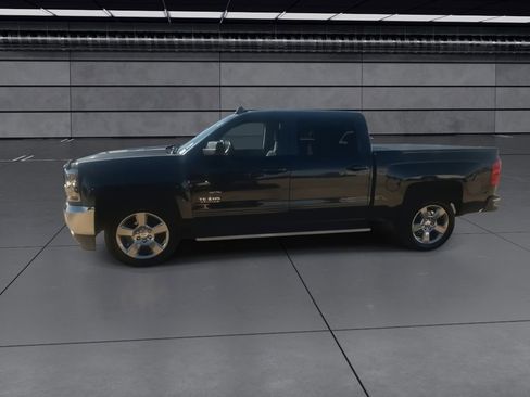 Used 2018 Chevrolet Silverado 1500 LT w/ Texas Edition image 5