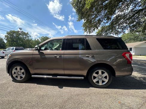 Used 2019 Ford Expedition XLT w/ Equipment Group 202A RWD image 6
