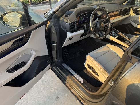 Used 2024 Porsche Macan 4 Electric image 27