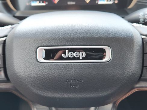 Used 2024 Jeep Grand Cherokee Limited AWD/4WD image 38