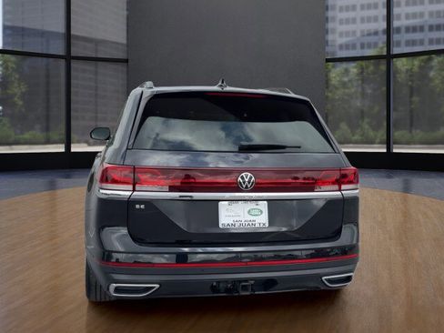 Used 2024 Volkswagen Atlas SE w/ Panoramic Sunroof Package FWD image 6
