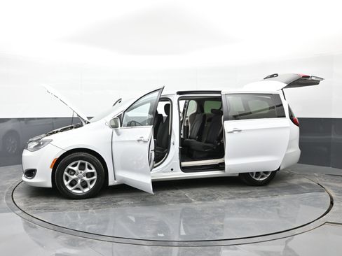 Used 2018 Chrysler Pacifica Touring Plus w/ Tire & Wheel Group image 50