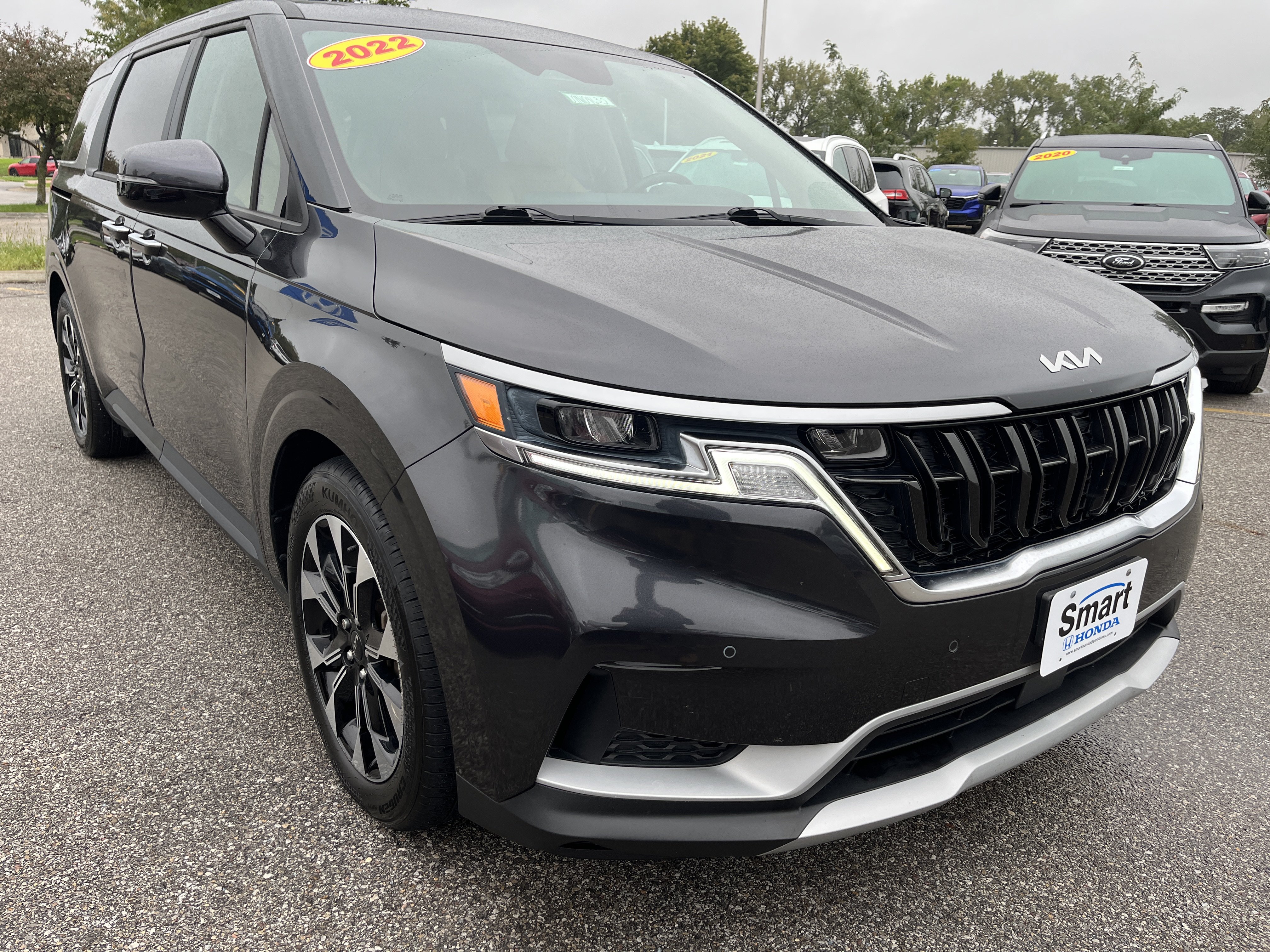 Used 2022 Kia Carnival EX FWD image 3