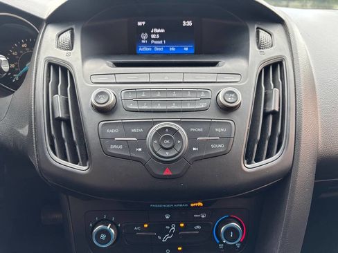 Used 2017 Ford Focus SE image 26