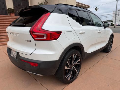 Used 2020 Volvo XC40 T5 R-Design image 3