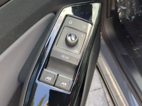 Certified 2024 Volkswagen ID.4 S RWD image 18