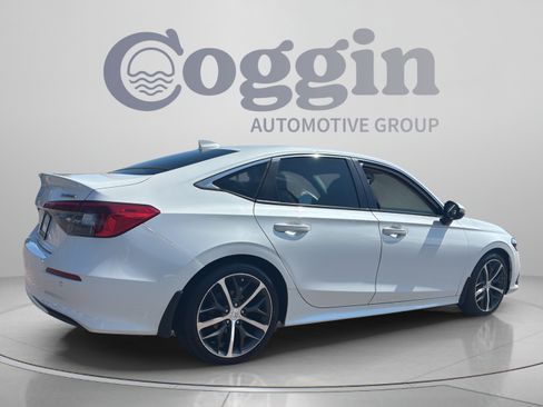 Certified 2022 Honda Civic Touring image 5
