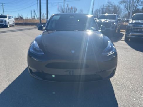 Used 2024 Tesla Model Y Long Range AWD/4WD image 8