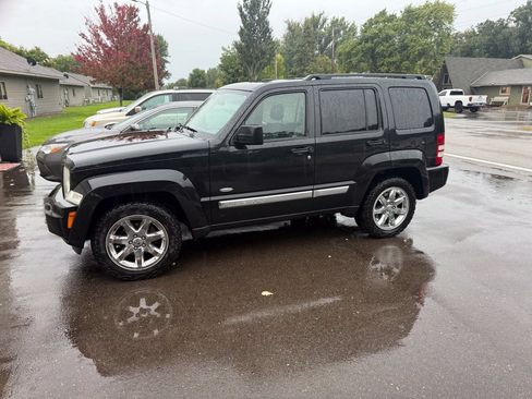 Used 2012 Jeep Liberty Sport AWD/4WD image 9