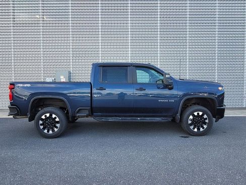 Used 2020 Chevrolet Silverado 2500 Custom w/ Custom Value Package AWD/4WD image 3