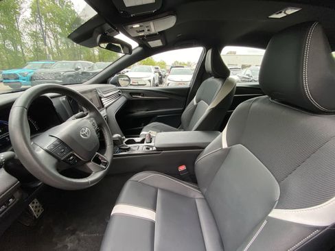 Used 2025 Toyota Camry SE FWD image 16