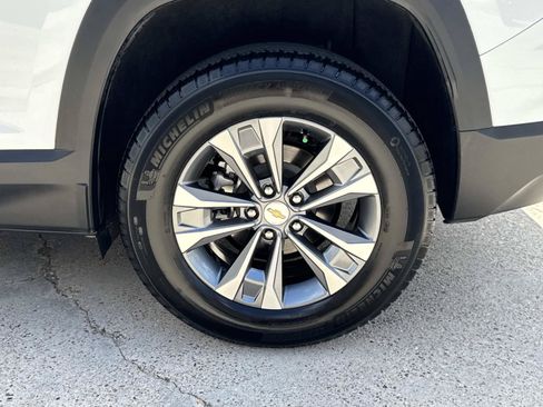 Used 2025 Chevrolet Equinox LT AWD/4WD image 4