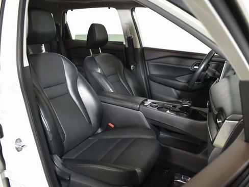 Certified 2022 Nissan Rogue SV w/ SV Premium Package image 33